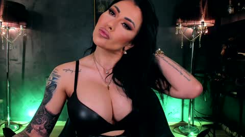 Snapshot of mistresskennya chatting on January 27, 7:03 pm mistresskennya online show from January 27, 7:03 pm