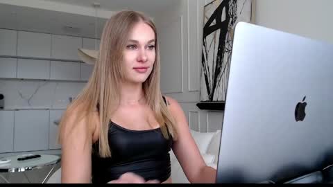mistressuniverse online show from May 5, 8:53 am