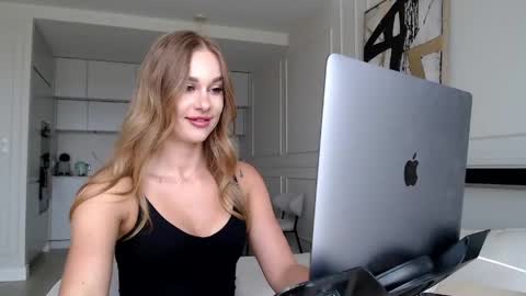 mistressuniverse online show from June 4, 10:43 am