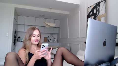 mistressuniverse online show from July 27, 7:49 am