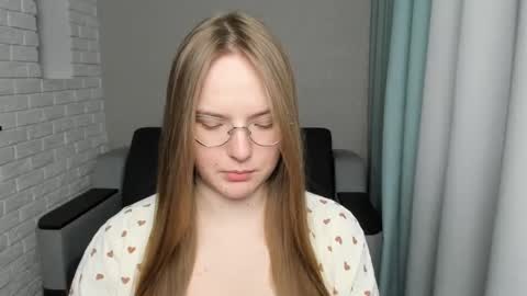 Snapshot of miya_mimi chatting on February 9, 11:47 am Miya online show from February 9, 11:47 am
