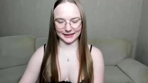 Snapshot of miya_mimi chatting on December 14, 8:29 pm Miya online show from December 14, 8:29 pm