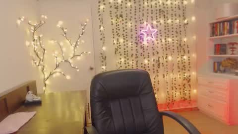 Alice online show from December 6, 9:29 pm