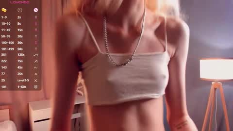 Snapshot of moirebroady chatting on September 24, 1:12 am Laura online show from September 24, 1:12 am
