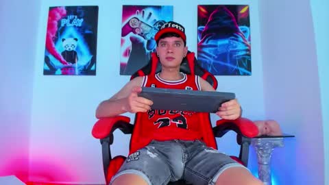 Snapshot of moises_23cm chatting on September 23, 8:59 pm moises_23cm online show from September 23, 8:59 pm
