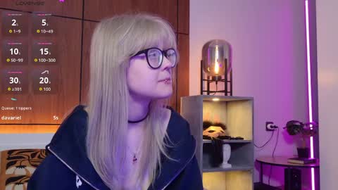 moliqin online show from April 11, 7:45 am