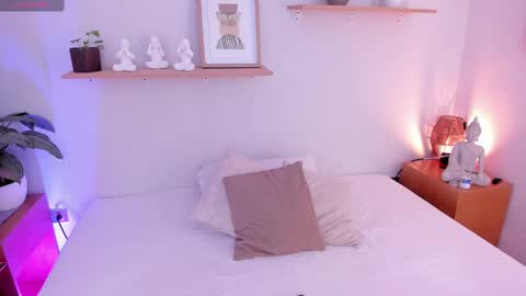 Snapshot of moll1e_ chatting on February 14, 11:42 am M o L l i E online show from February 14, 11:42 am