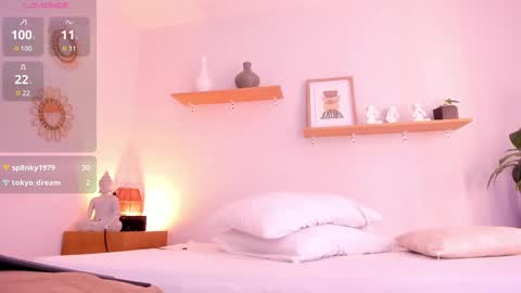 Snapshot of moll1e_ chatting on February 12, 3:38 pm M o L l i E online show from February 12, 3:38 pm