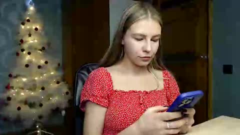 Snapshot of molli_and_tom chatting on January 10, 8:26 pm Bitcoin 1P8NuZxsaNsQTx7wJJJ7Ao1mic4nvJPVLC online show from January 10, 8:26 pm