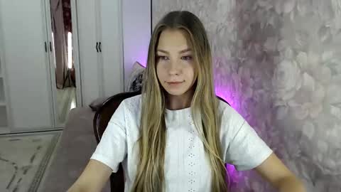 Snapshot of molli_and_tom chatting on October 18, 3:38 pm Bitcoin 1P8NuZxsaNsQTx7wJJJ7Ao1mic4nvJPVLC online show from October 18, 3:38 pm