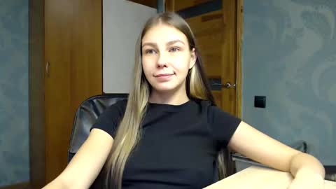 Snapshot of molli_and_tom chatting on December 5, 10:06 pm Bitcoin 1P8NuZxsaNsQTx7wJJJ7Ao1mic4nvJPVLC online show from December 5, 10:06 pm