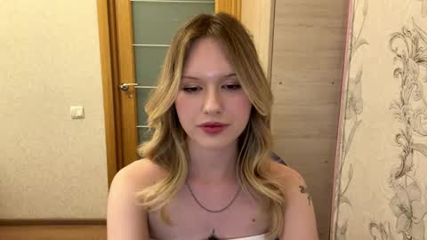 Lisa online show from May 1, 2:22 pm
