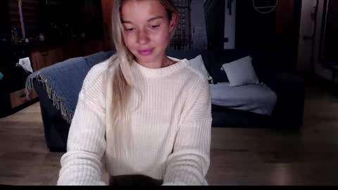 Molly online show from November 20, 1:21 pm