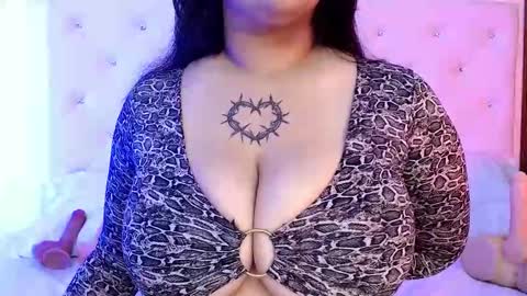 molly_curvyhot online show from November 28, 1:29 pm