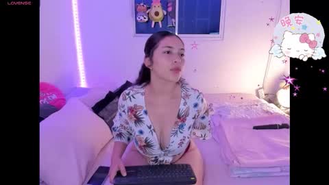 Snapshot of molly_g18 chatting on October 2, 3:49 am MARIANA online show from October 2, 3:49 am