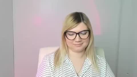 Molly online show from November 7, 4:20 pm