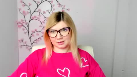 Molly online show from February 3, 1:15 pm