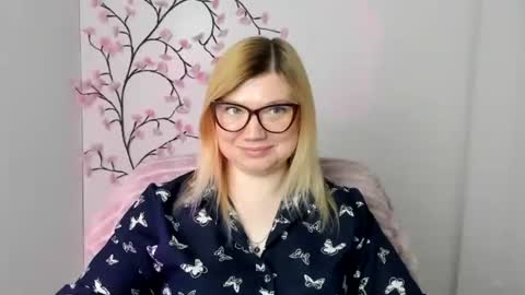 Molly online show from May 13, 4:05 pm