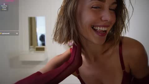 Snapshot of molly_p chatting on September 14, 10:06 am VIP page OnlyFans is absolutely FREE for ONE month  online show from September 14, 10:06 am