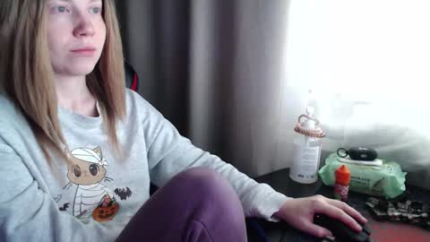 Snapshot of molly_royse chatting on October 11, 10:42 am I have new photos come and see with love Molly online show from October 11, 10:42 am