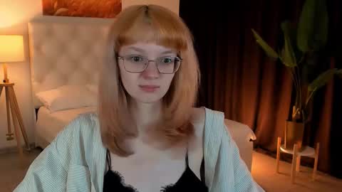 mollyjiggles online show from October 11, 8:19 am