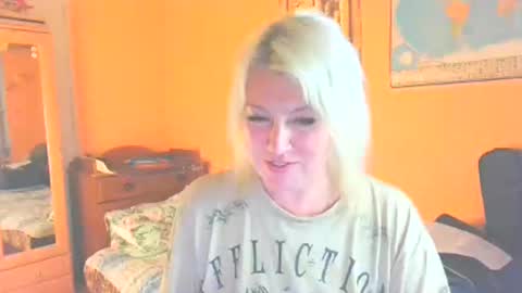 Mollyjoyq online show from May 21, 6:47 pm