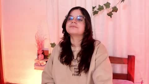 Snapshot of mollylewis18 chatting on February 12, 4:33 pm New girl Emily Valentina Michelle online show from February 12, 4:33 pm