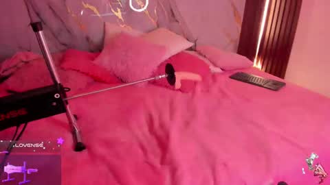 Snapshot of mollylewis18 chatting on September 12, 3:58 pm New girl Emily Valentina Michelle online show from September 12, 3:58 pm