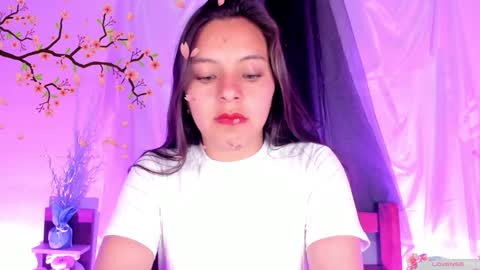 Snapshot of mollylewis18 chatting on January 29, 12:33 am New girl Emily Valentina Michelle online show from January 29, 12:33 am