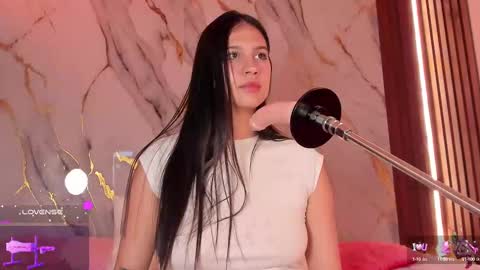 Snapshot of mollylewis18 chatting on September 20, 1:41 am New girl Emily Valentina Michelle online show from September 20, 1:41 am
