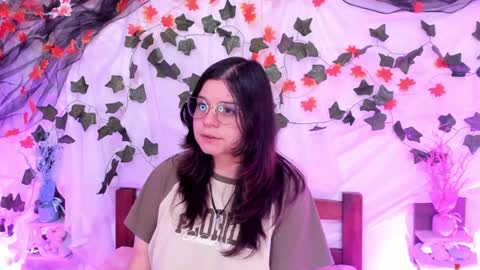 Snapshot of mollylewis18 chatting on February 6, 6:35 pm New girl Emily Valentina Michelle online show from February 6, 6:35 pm