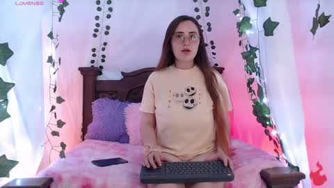 Snapshot of mollylewis18 chatting on February 10, 11:13 pm New girl Emily Valentina Michelle online show from February 10, 11:13 pm