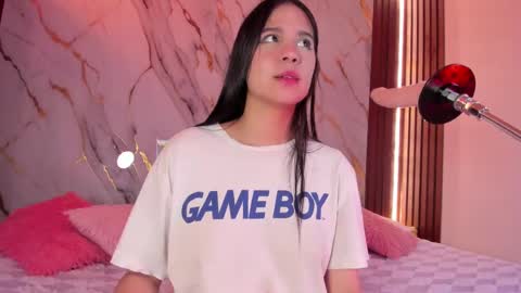 Snapshot of mollylewis18 chatting on October 7, 9:22 pm New girl Emily Valentina Michelle online show from October 7, 9:22 pm