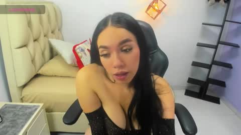 MOLLY online show from November 18, 7:06 pm