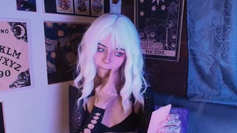 mollyycrystal online show from September 22, 3:32 am