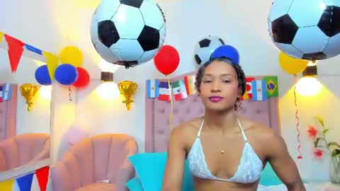 molyrestrepo online show from June 18, 7:52 pm