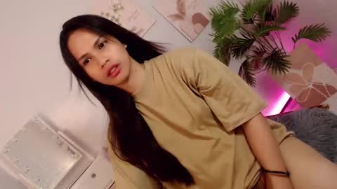 Snapshot of momi_khem019 chatting on September 19, 7:34 am MOMIKHEM online show from September 19, 7:34 am