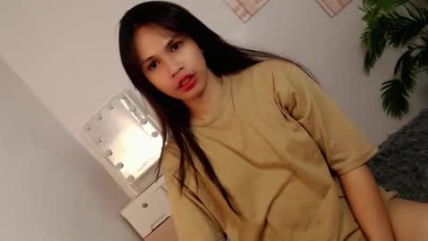 Snapshot of momi_khem019 chatting on October 4, 2:31 am MOMIKHEM online show from October 4, 2:31 am