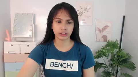 Snapshot of momi_khem019 chatting on September 14, 5:43 am MOMIKHEM online show from September 14, 5:43 am
