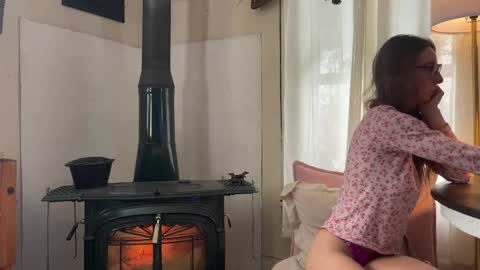 Mia  online show from December 1, 2:15 pm