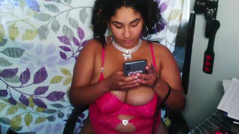 Snapshot of mommybubbles chatting on September 13, 9:50 pm Mommy bubbles online show from September 13, 9:50 pm