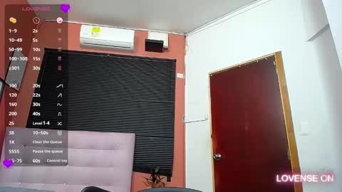 Snapshot of mommyissuess_ chatting on March 6, 1:48 am Daphne  online show from March 6, 1:48 am