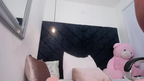 Momo  online show from February 3, 6:40 am