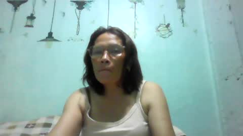 momshe_sweet online show from July 31, 3:13 pm
