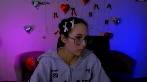 Mona  online show from February 10, 7:39 pm