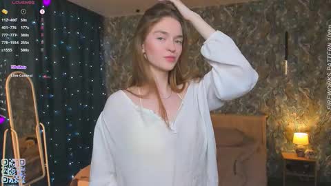 Mona online show from December 14, 8:04 pm