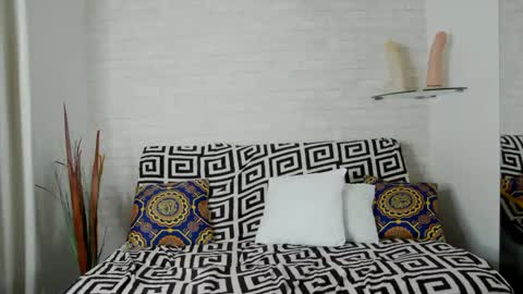 Mona online show from December 8, 8:20 am