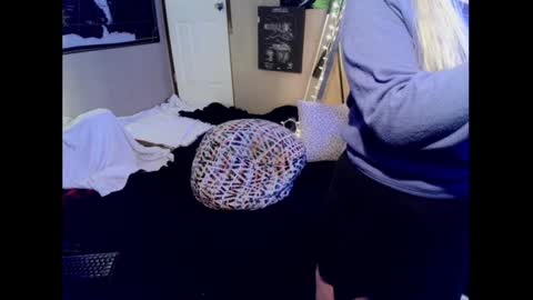 Monica online show from January 3, 3:44 pm