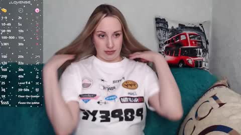 Snapshot of monika_luire chatting on September 25, 11:50 am Monika online show from September 25, 11:50 am