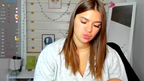 Monika online show from October 22, 1:24 pm